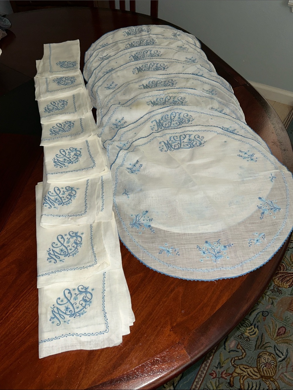 Set of 8 monogrammed French Linen PLACEMATS  &  8 NAPKINS